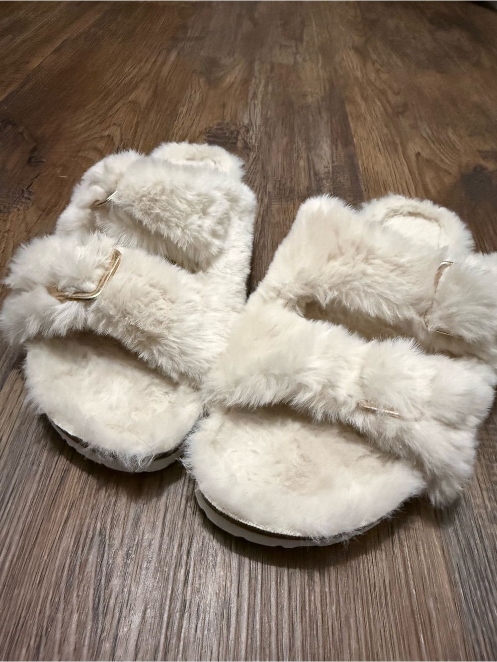 🧸Plush Cream Faux-Fur Slide Sandals - Women's Cozy Slippers.. 🫶🏼